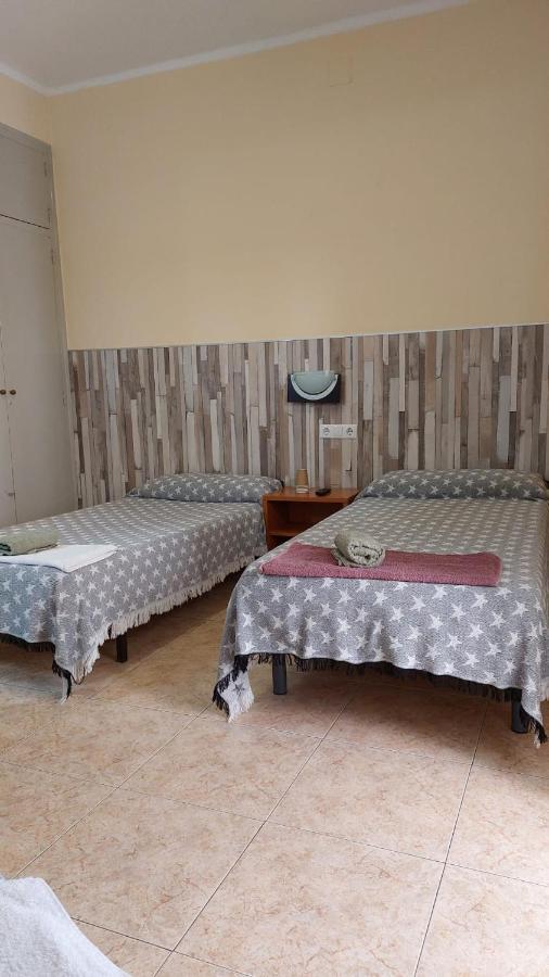 Pension Suiza Реус Экстерьер фото